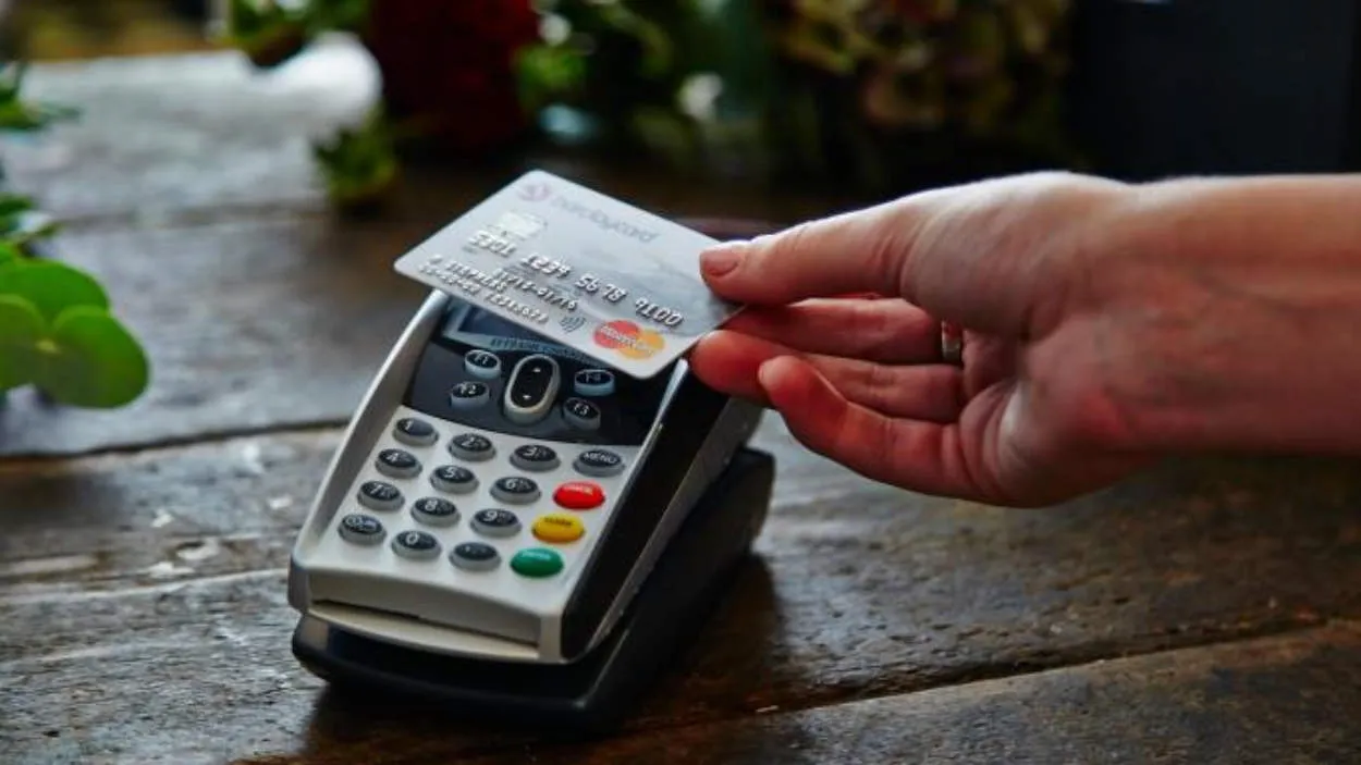 Contactless Payments: The Convenience of Tap-and-Go Abroad