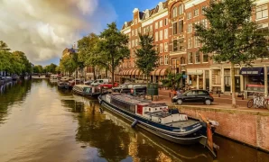 Tips for Traveling in Amsterdam: Bicycle Tours and Canals