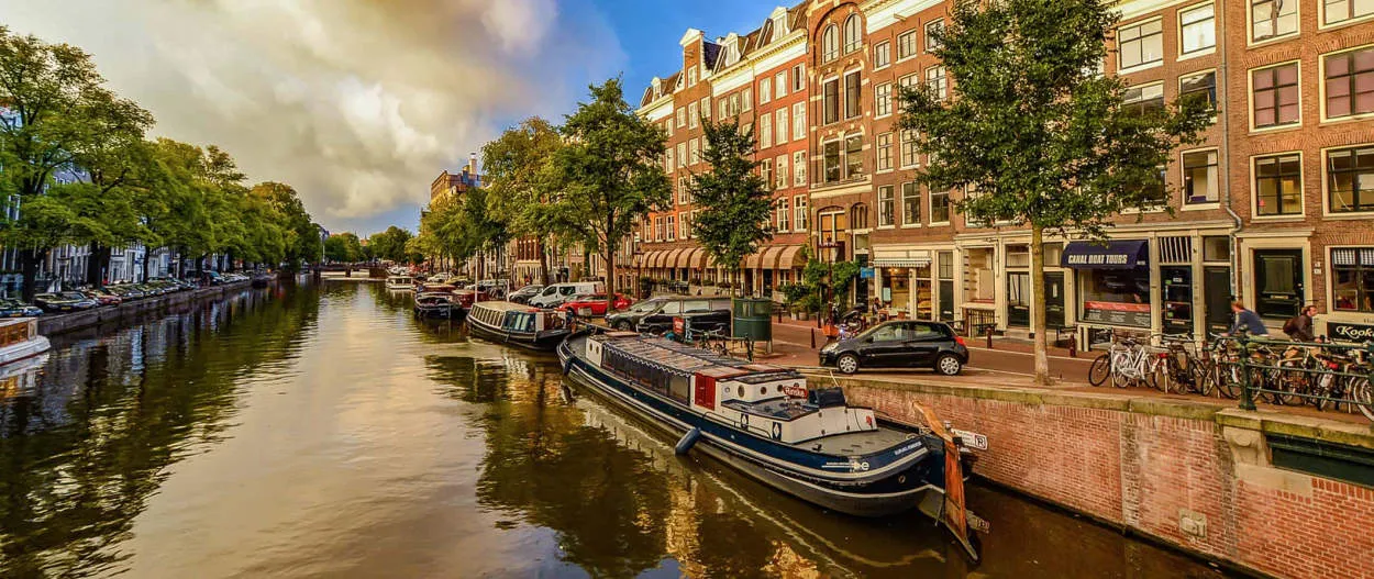 Tips for Traveling in Amsterdam: Bicycle Tours and Canals