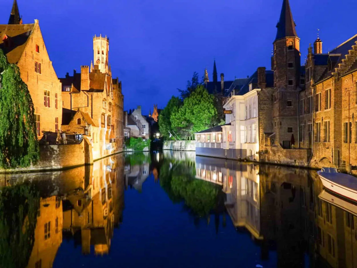 Tips for Traveling in Bruges: Medieval Town and Chocolates