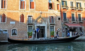 Tips for Traveling in Venice: Romantic Gondola Rides