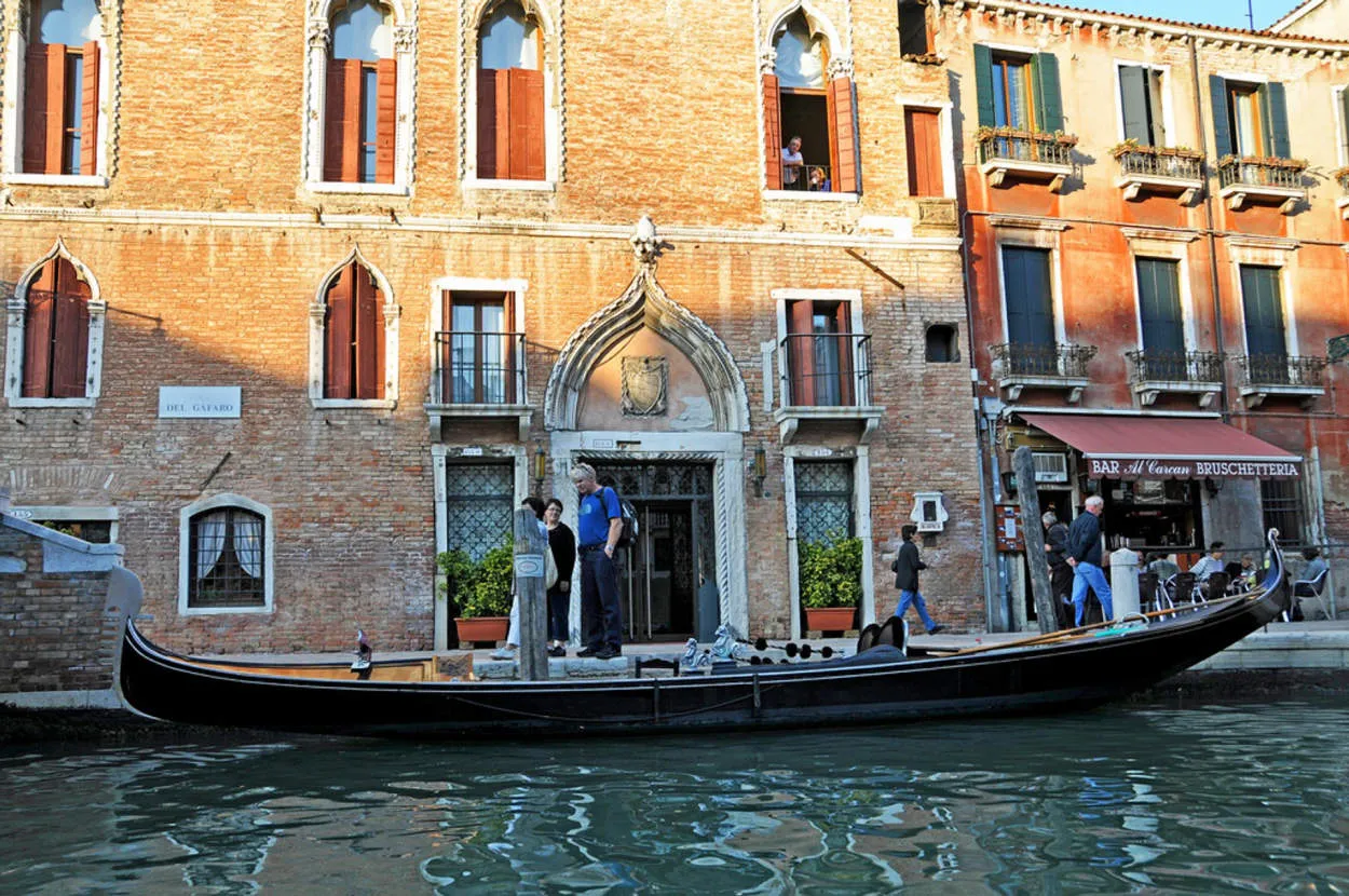 Tips for Traveling in Venice: Romantic Gondola Rides